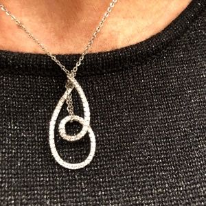 18 kt FREE FORM ABSTRACT Near Flawless Diamonds